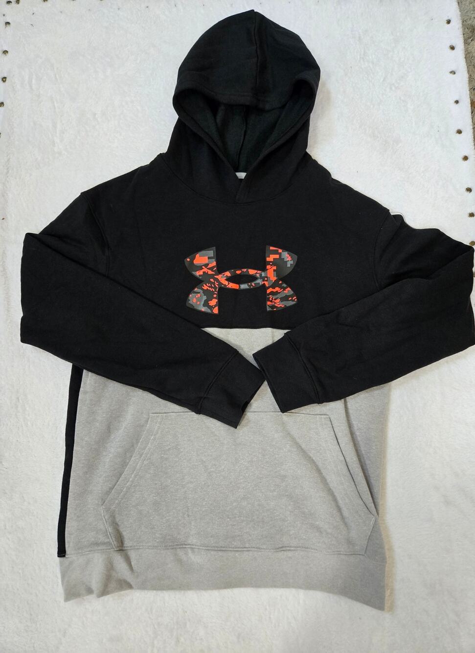 Under Armour Boys Hoodie YXL Black Gray Logo Pullover Pocket Sweatshirt